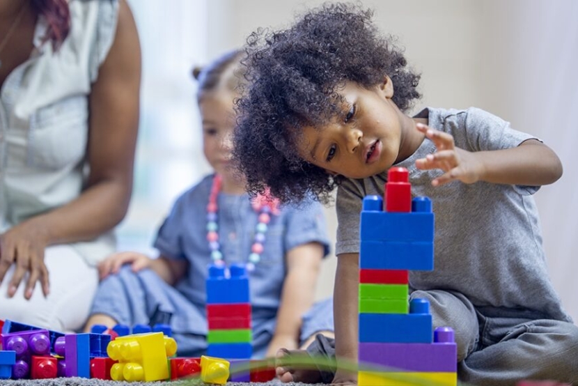 A child plays with color blocks