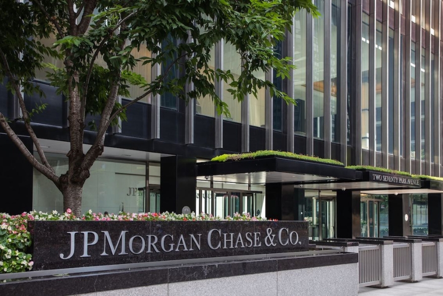 The exterior of a building with a sign that says JP Morgan Chase & Co. 